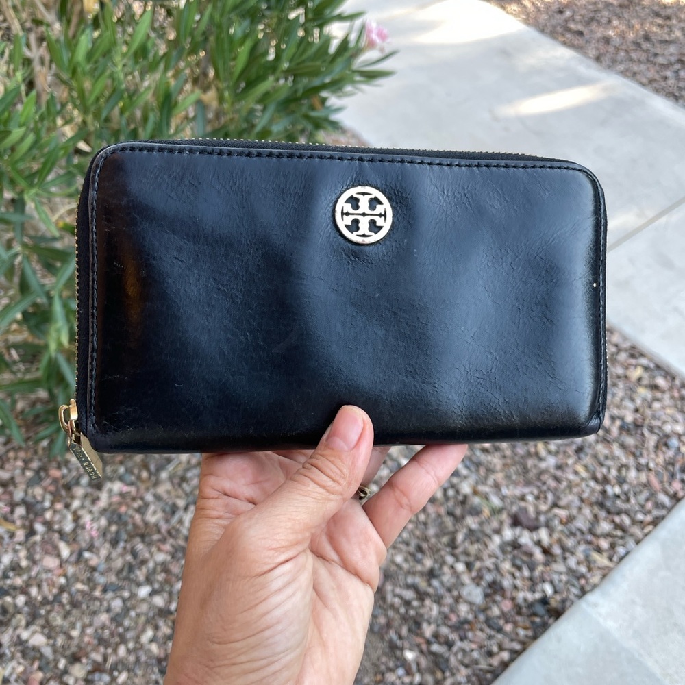 Tory Burch Black Leather Zip Wallet